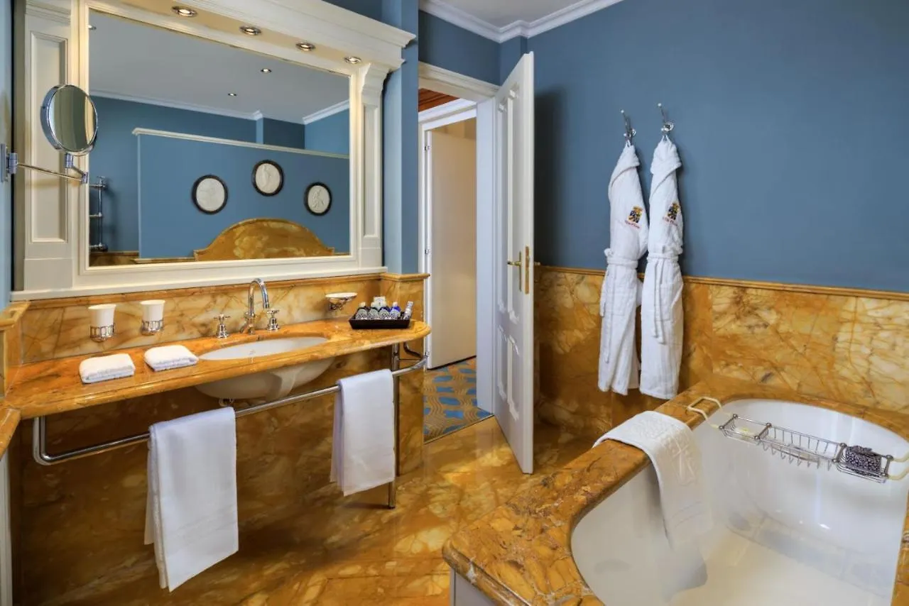 Villa Malakoff Τσερνόμπιο Lodge